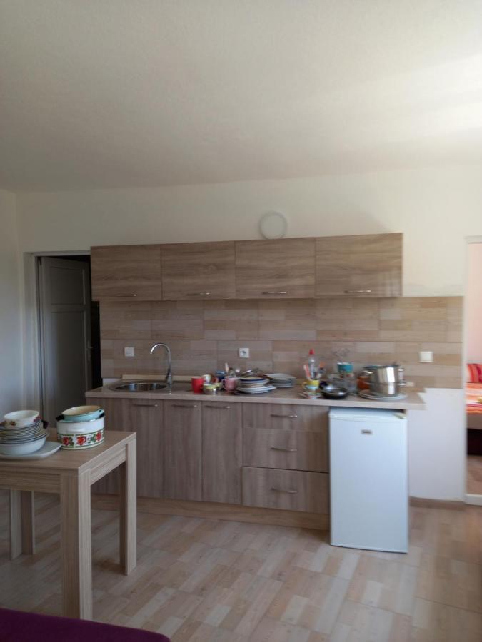 Md Apartmani Canj Luaran gambar
