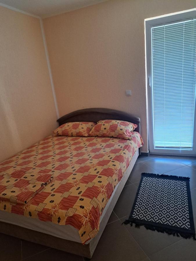 Md Apartmani Canj Luaran gambar